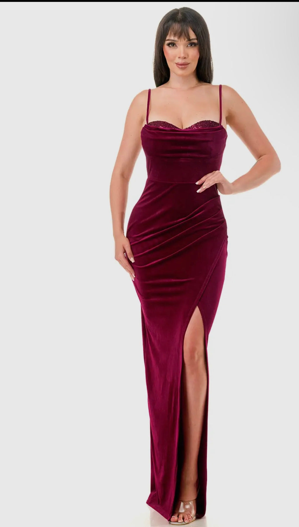 VESTIDO LARGO PLISADO EN FORMA DE CORAZÓN CON LENTEJUELAS DE TERCIOPELO