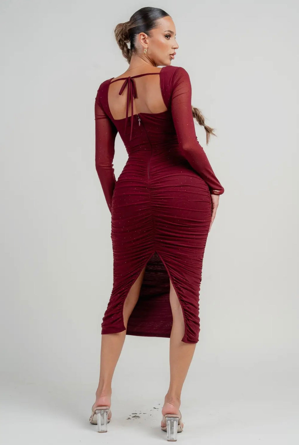 VESTIDO MIDI CON MANGAS LARGAS, FRUNCIDO Y DE CORAZÓN DULCE CON CRISTALES DE RHINESTONE