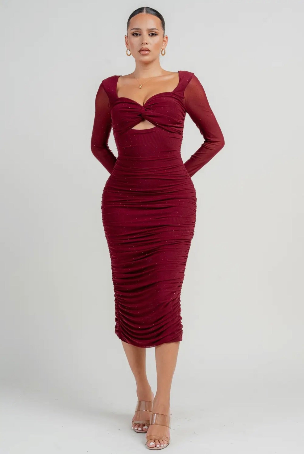 VESTIDO MIDI CON MANGAS LARGAS, FRUNCIDO Y DE CORAZÓN DULCE CON CRISTALES DE RHINESTONE