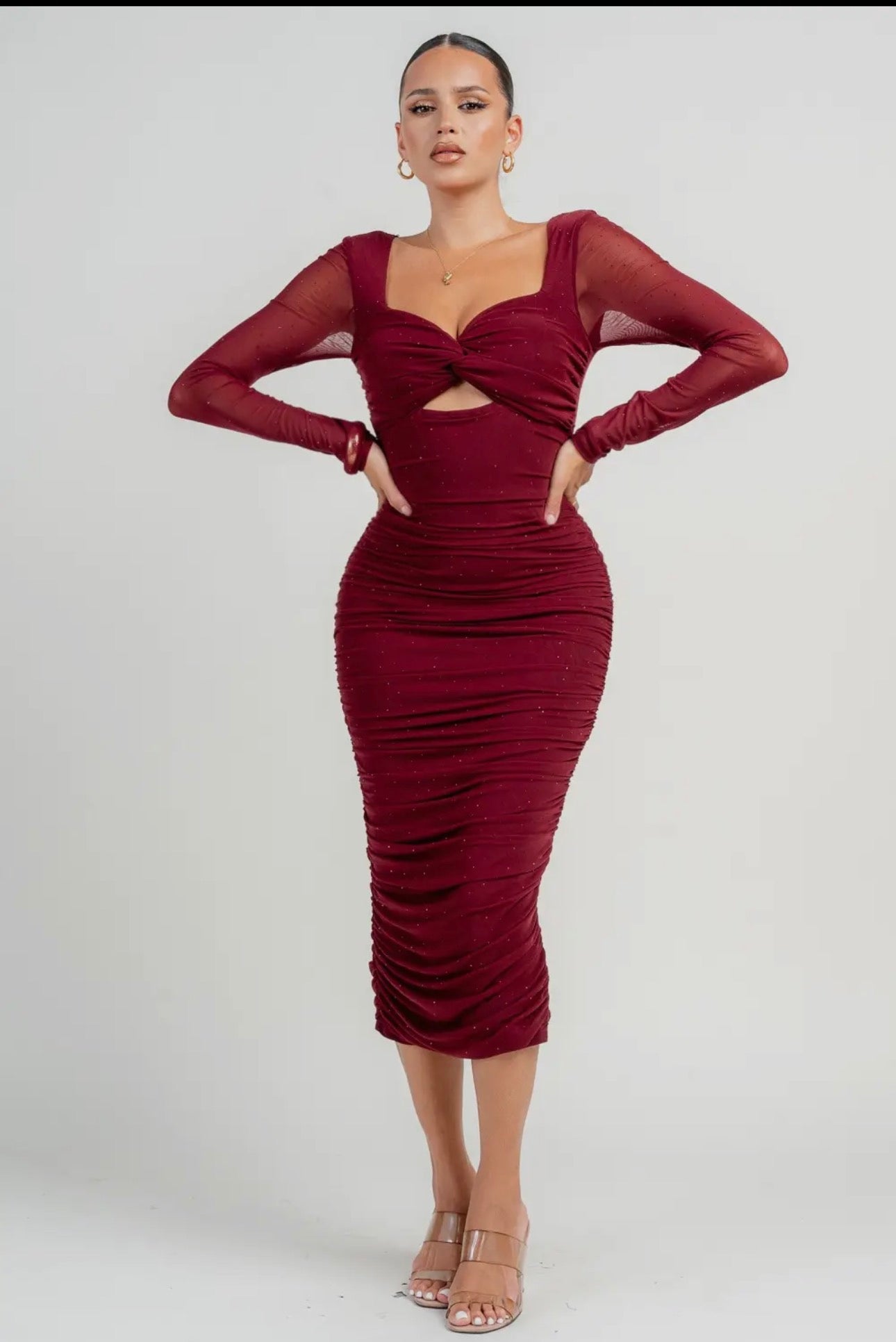 VESTIDO MIDI CON MANGAS LARGAS, FRUNCIDO Y DE CORAZÓN DULCE CON CRISTALES DE RHINESTONE