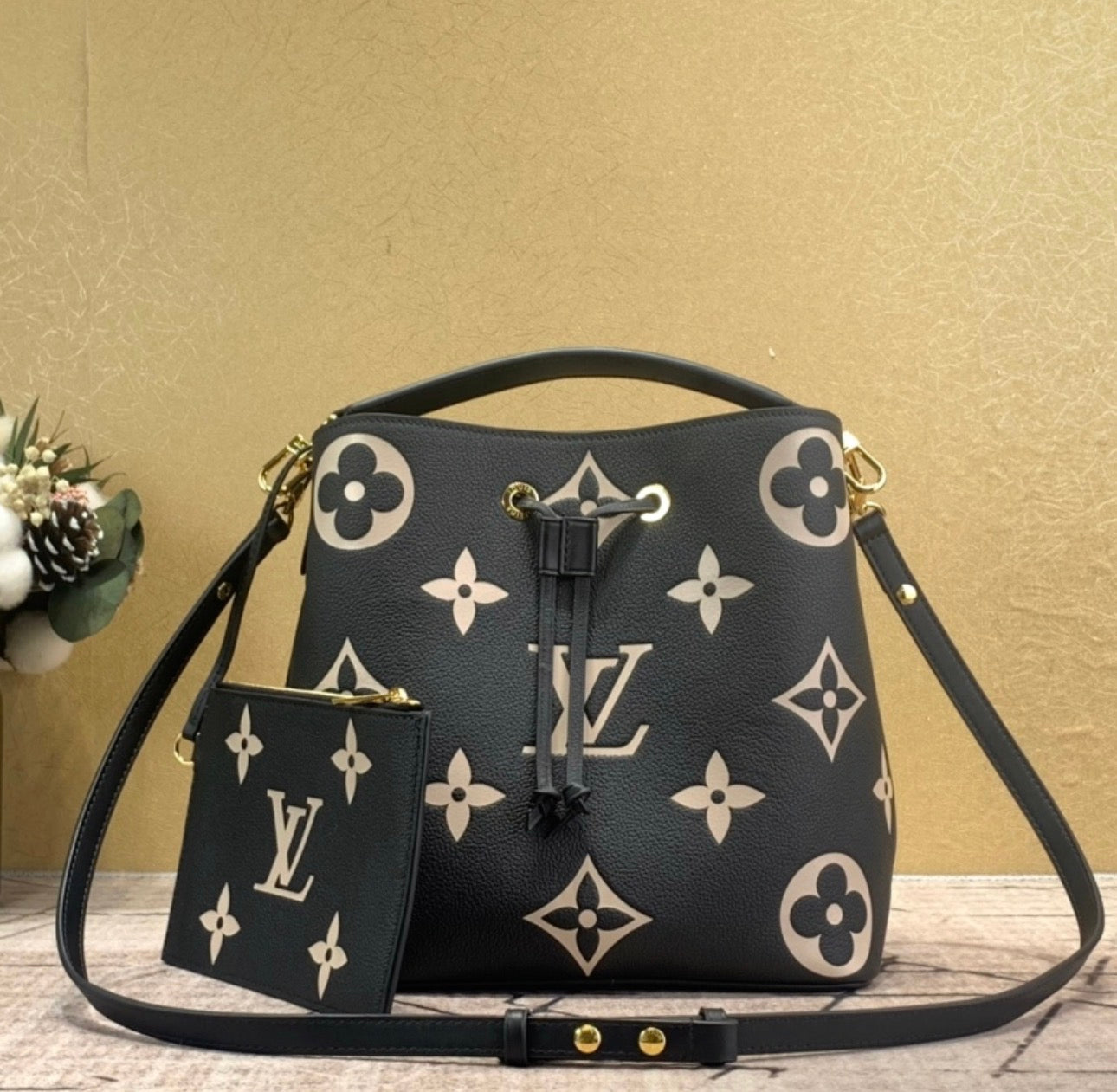 Luxury bucket bag