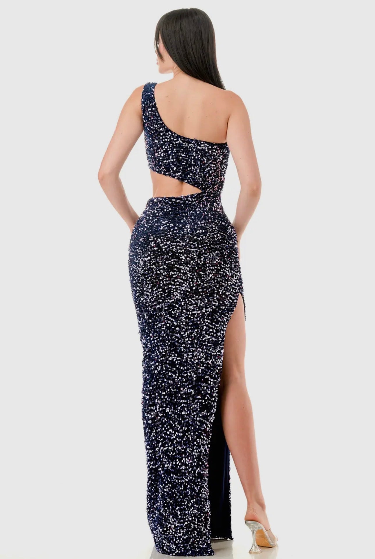 VESTIDO MAXI DE TERCIOPELO CON LENTEJUELAS Y HOMBROS ASIMÉTRICOS