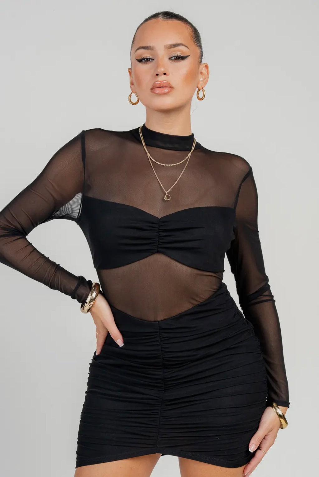 VESTIDO MINI DE MANGA  LARGA DE MALLA