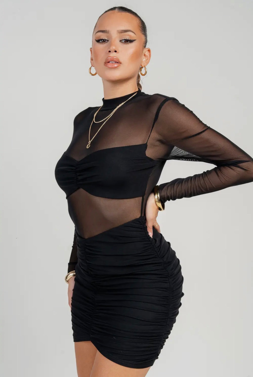 VESTIDO MINI DE MANGA  LARGA DE MALLA