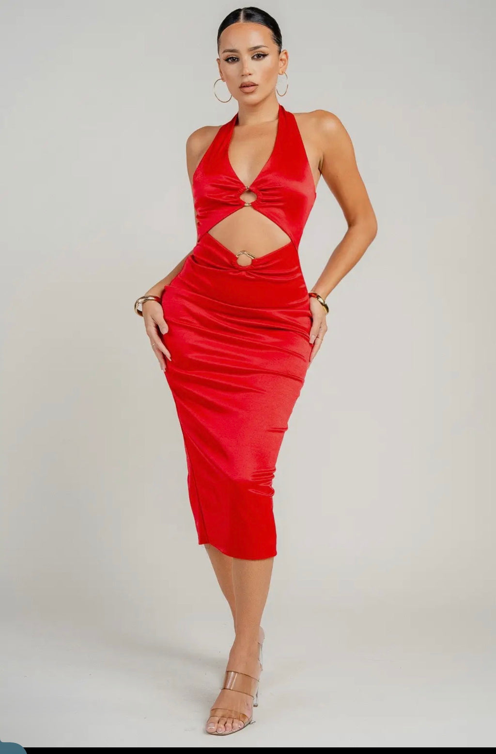 VESTIDO MIDI AJUSTADO CON ESCOTE HALTER