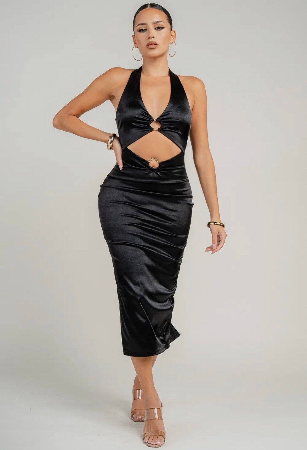 VESTIDO MIDI AJUSTADO CON ESCOTE HALTER