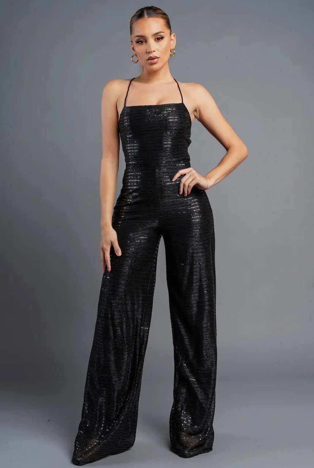 Mono con lentejuelas glamorosas, cordón y espalda de encaje