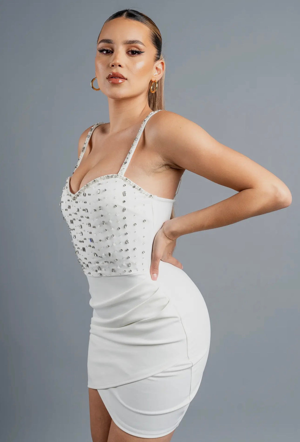 VESTIDO MINI CON DOBLADILLO ENVUELTO Y ADORNOS DE CRISTALES LUXE