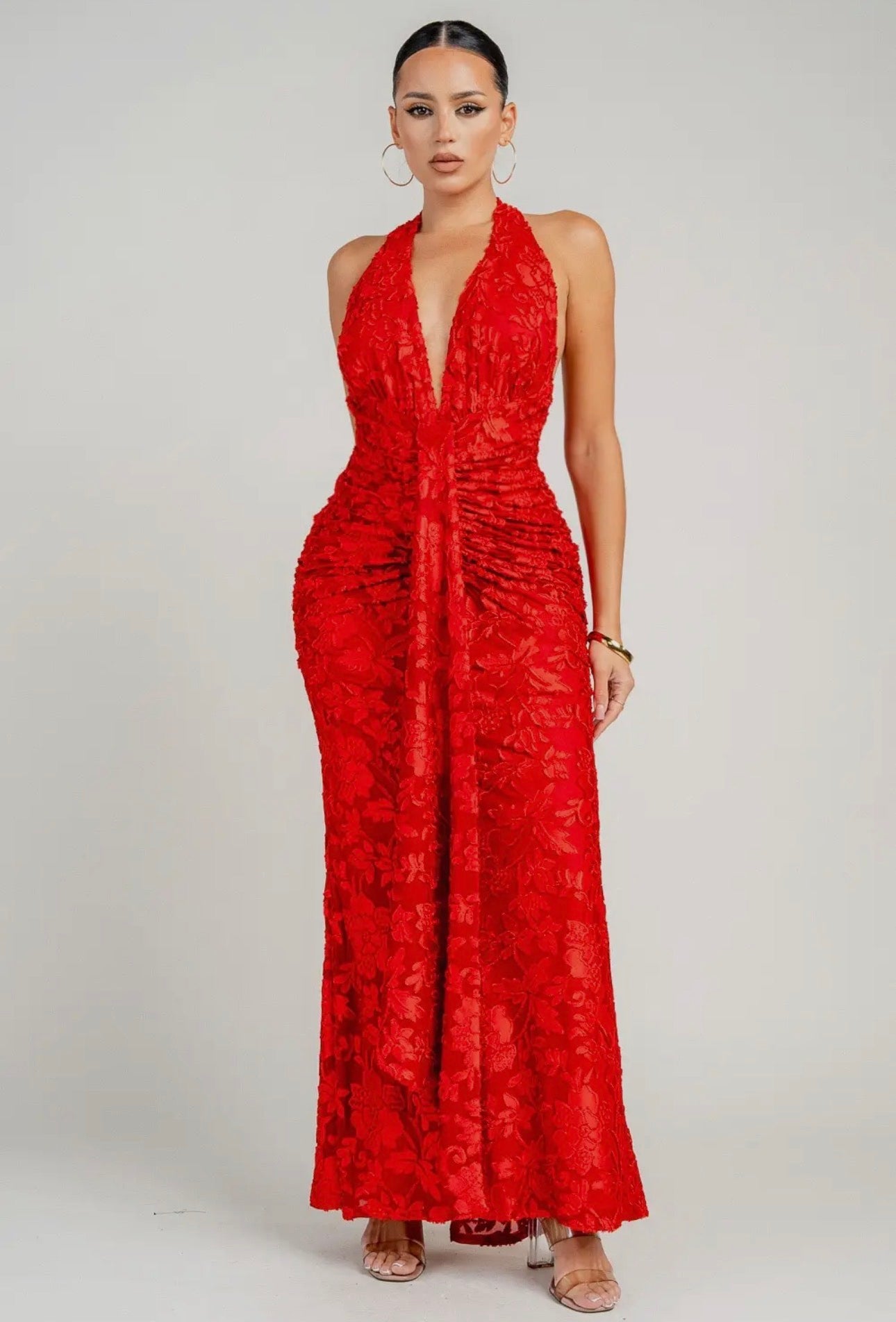 VESTIDO MAXI CON ESCOTE PROFUNDO Y LAZO AL CUELLO