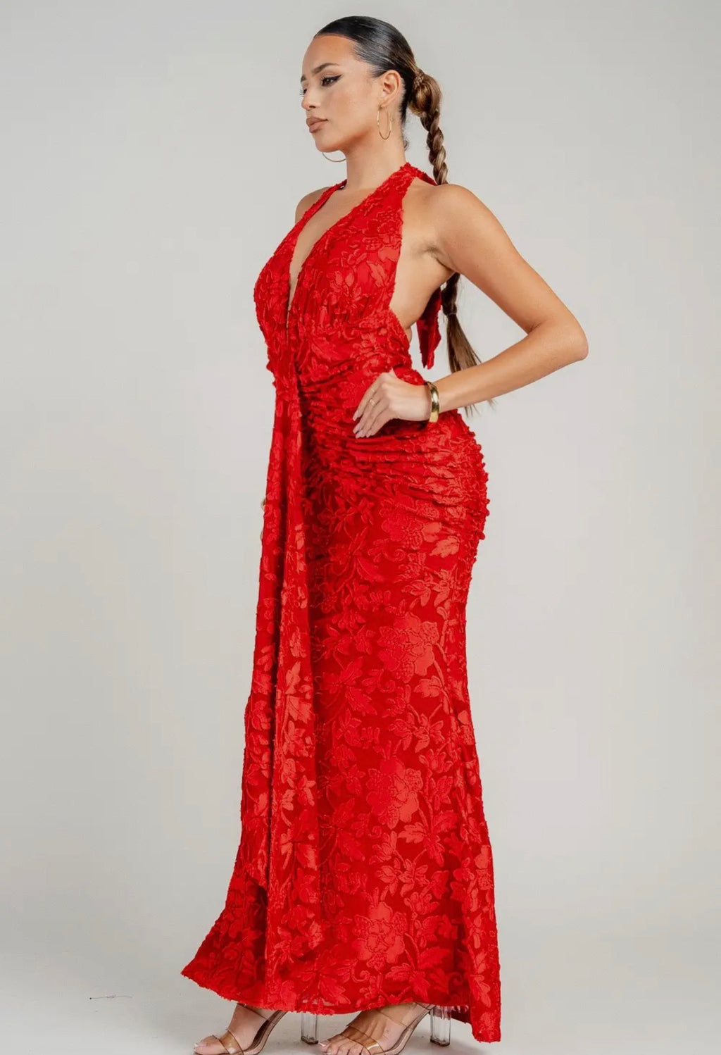 VESTIDO MAXI CON ESCOTE PROFUNDO Y LAZO AL CUELLO