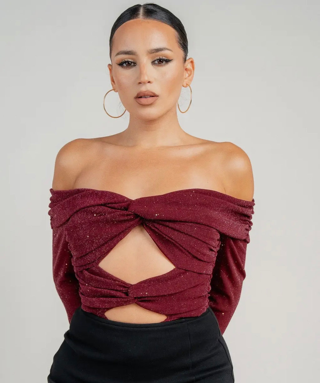 Body con detalles recortados y manga larga