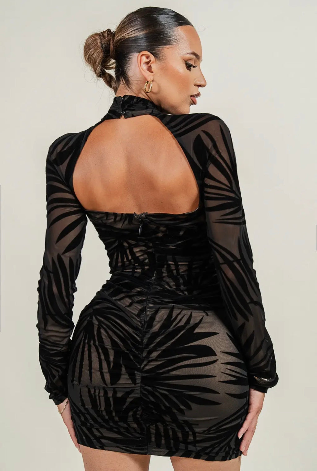 VESTIDO MINI FRUNCIDO DE MALLA ELÁSTICA CON EFECTO QUEMADO